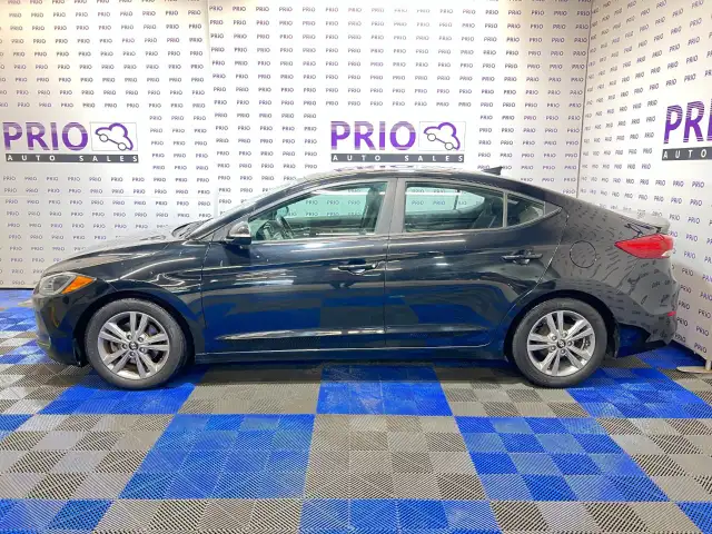 2017 Hyundai Elantra - Photo 2
