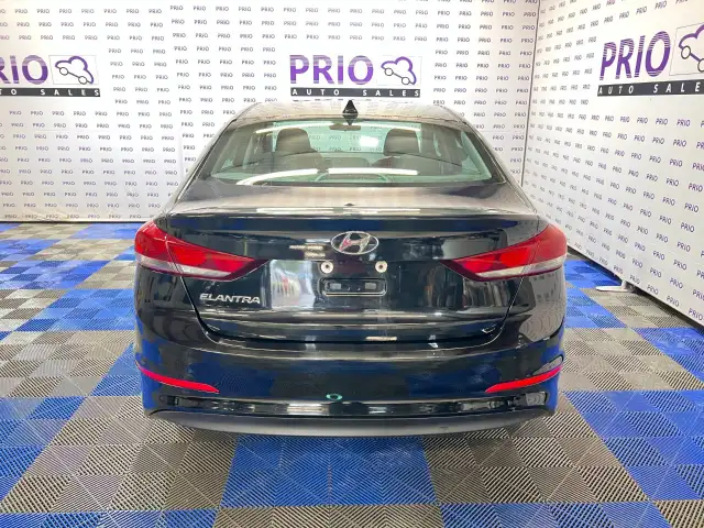 2017 Hyundai Elantra - Photo 4
