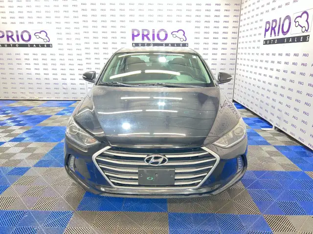 2017 Hyundai Elantra - Photo 8