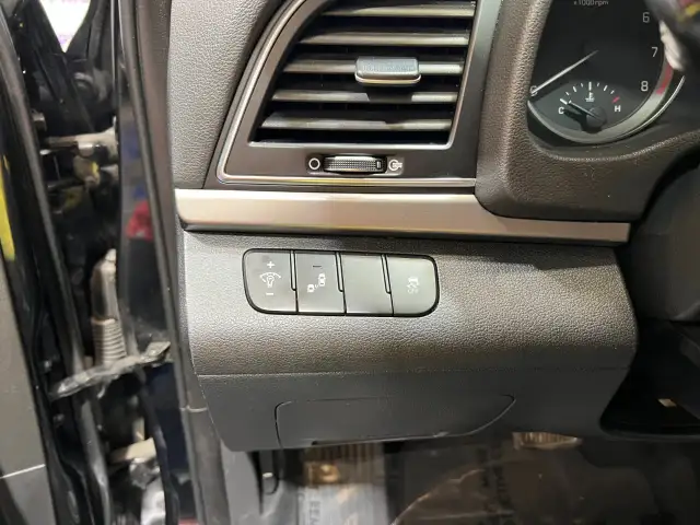 2017 Hyundai Elantra - Photo 12