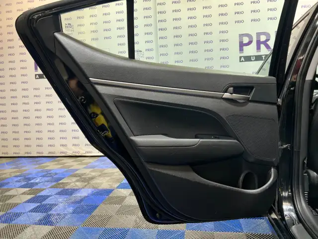 2017 Hyundai Elantra - Photo 15
