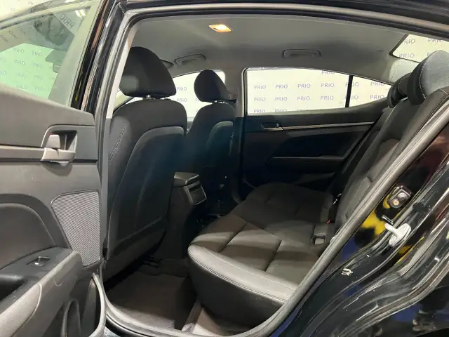 2017 Hyundai Elantra - Photo 18