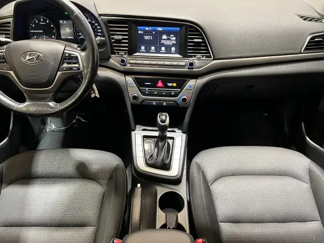 2017 Hyundai Elantra - Photo 21