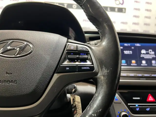 2017 Hyundai Elantra - Photo 24