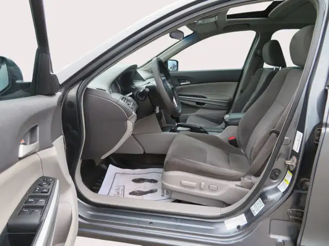 2009 Honda Accord 4dr V6 Auto EX - Photo 11