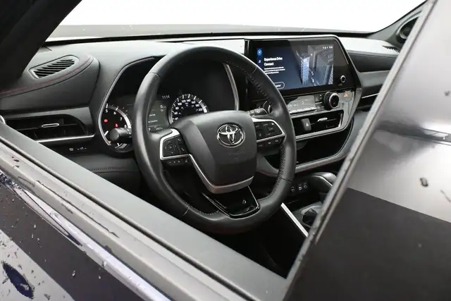 2024 Toyota Highlander XSE LOW MILEAGE! SUNROOF, LEATHER, NAVIGA - Photo 6