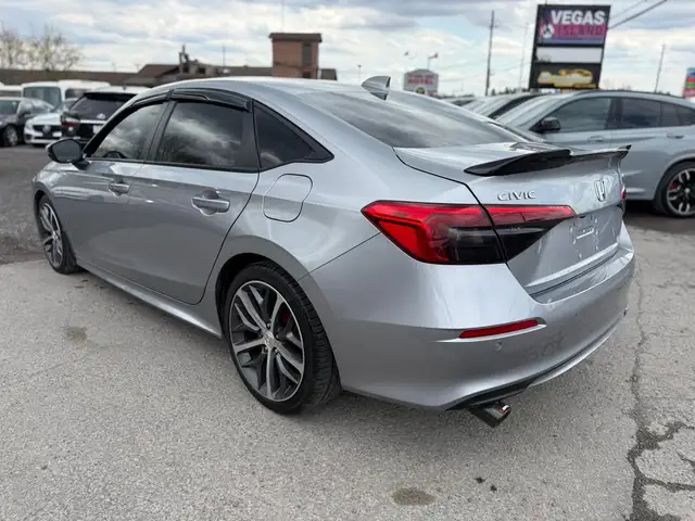 2022 Honda Civic Touring - Photo 4