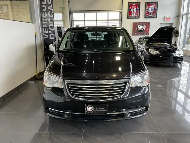 2016 Chrysler Town & Country Limitée - Photo 2
