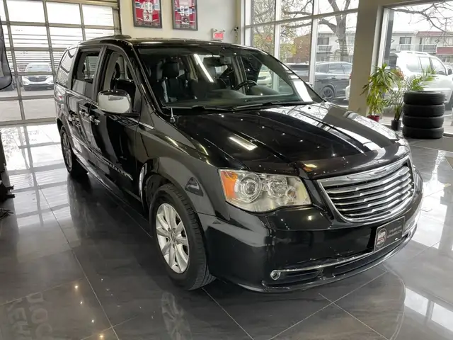 2016 Chrysler Town & Country Limitée - Photo 3