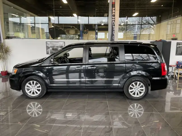 2016 Chrysler Town & Country Limitée - Photo 4