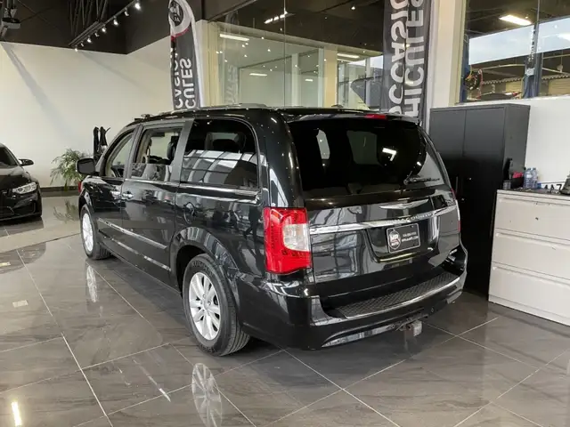 2016 Chrysler Town & Country Limitée - Photo 5