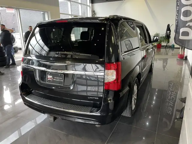 2016 Chrysler Town & Country Limitée - Photo 7