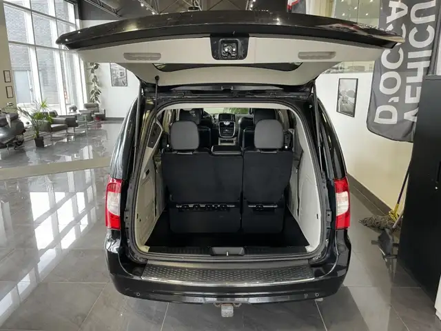 2016 Chrysler Town & Country Limitée - Photo 8
