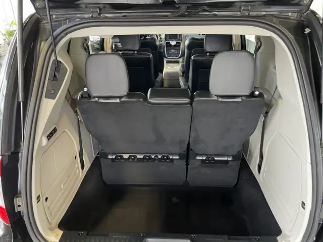 2016 Chrysler Town & Country Limitée - Photo 9