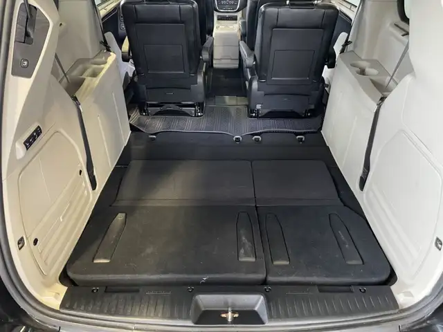 2016 Chrysler Town & Country Limitée - Photo 11