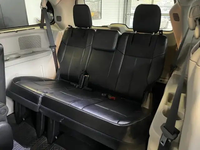 2016 Chrysler Town & Country Limitée - Photo 12