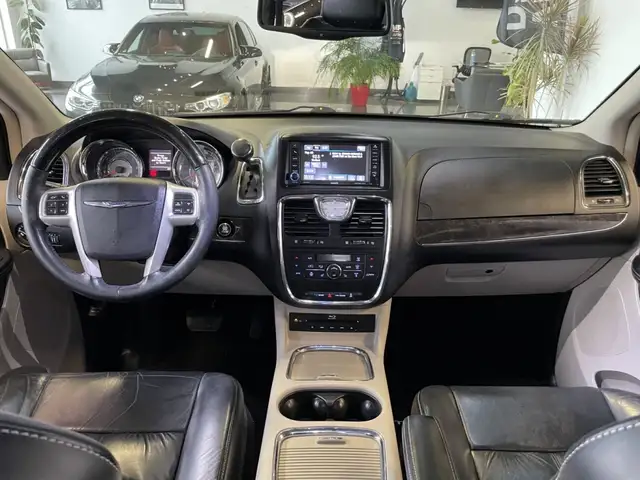 2016 Chrysler Town & Country Limitée - Photo 17