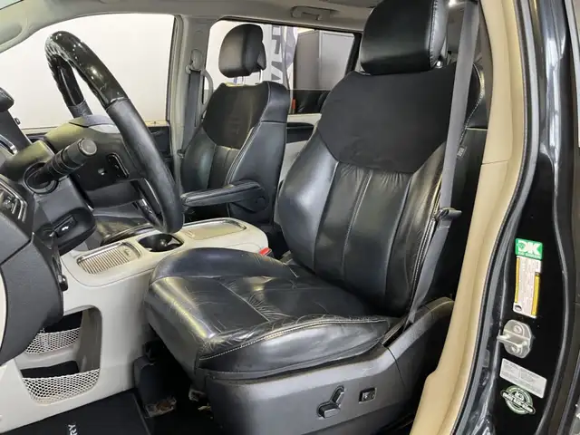 2016 Chrysler Town & Country Limitée - Photo 18