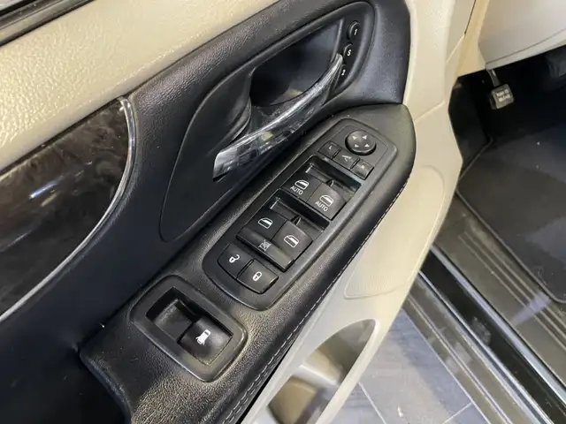 2016 Chrysler Town & Country Limitée - Photo 20