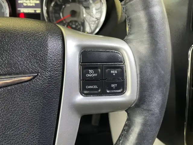 2016 Chrysler Town & Country Limitée - Photo 32