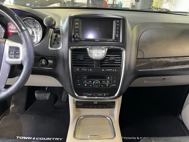 2016 Chrysler Town & Country Limitée - Photo 34