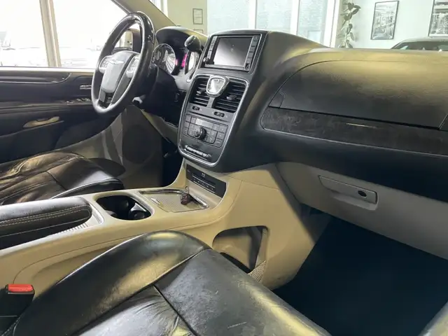 2016 Chrysler Town & Country Limitée - Photo 35