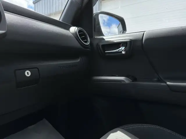 2023 Toyota Tacoma - Photo 21