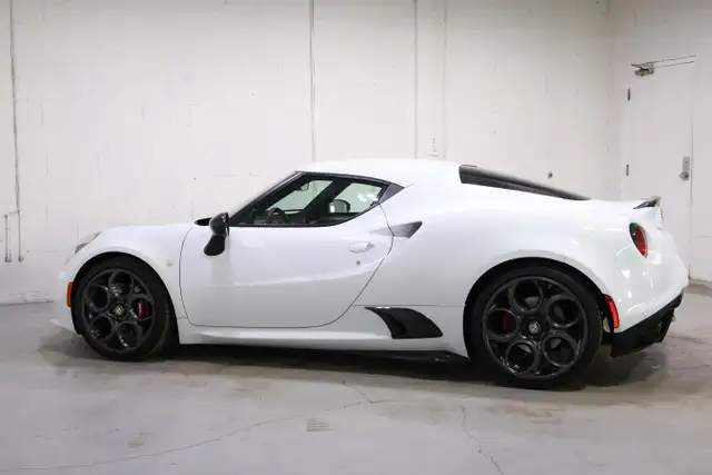 2015 Alfa Romeo 4C | LOW MILEAGE | RED LEATHER SEATS - Photo 3