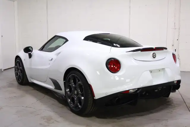 2015 Alfa Romeo 4C | LOW MILEAGE | RED LEATHER SEATS - Photo 4