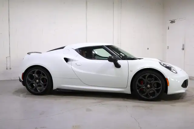2015 Alfa Romeo 4C | LOW MILEAGE | RED LEATHER SEATS - Photo 7