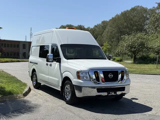 2013 Nissan NV3500 V6 High Roof Service Van - Photo 2