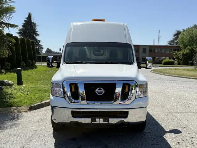2013 Nissan NV3500 V6 High Roof Service Van - Photo 3