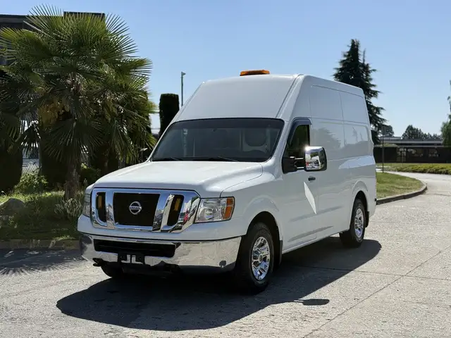 2013 Nissan NV3500 V6 High Roof Service Van - Photo 4