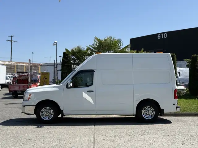 2013 Nissan NV3500 V6 High Roof Service Van - Photo 6