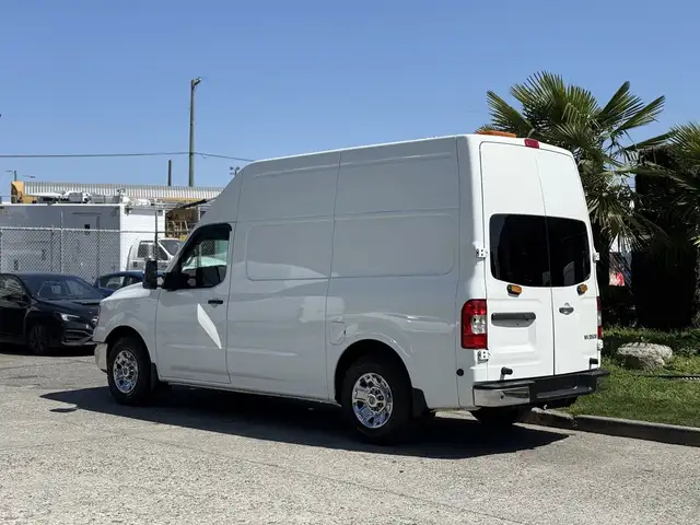 2013 Nissan NV3500 V6 High Roof Service Van - Photo 7