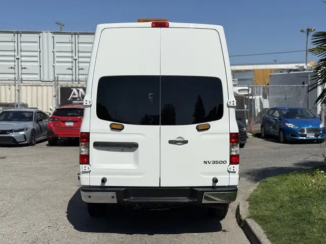 2013 Nissan NV3500 V6 High Roof Service Van - Photo 9