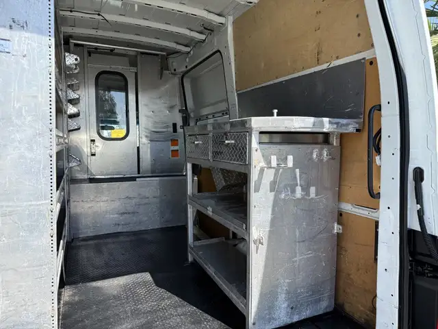 2013 Nissan NV3500 V6 High Roof Service Van - Photo 12