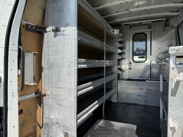 2013 Nissan NV3500 V6 High Roof Service Van - Photo 13