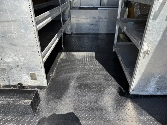 2013 Nissan NV3500 V6 High Roof Service Van - Photo 14