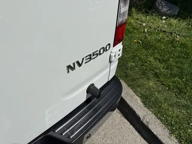 2013 Nissan NV3500 V6 High Roof Service Van - Photo 16