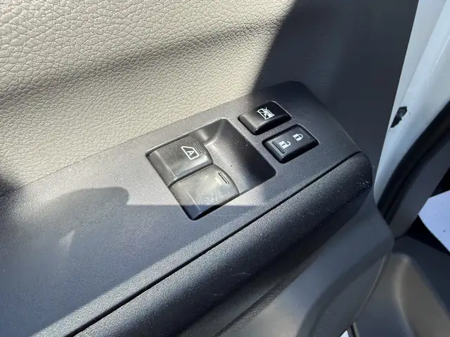 2013 Nissan NV3500 V6 High Roof Service Van - Photo 20