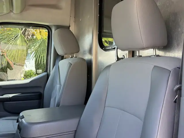 2013 Nissan NV3500 V6 High Roof Service Van - Photo 22