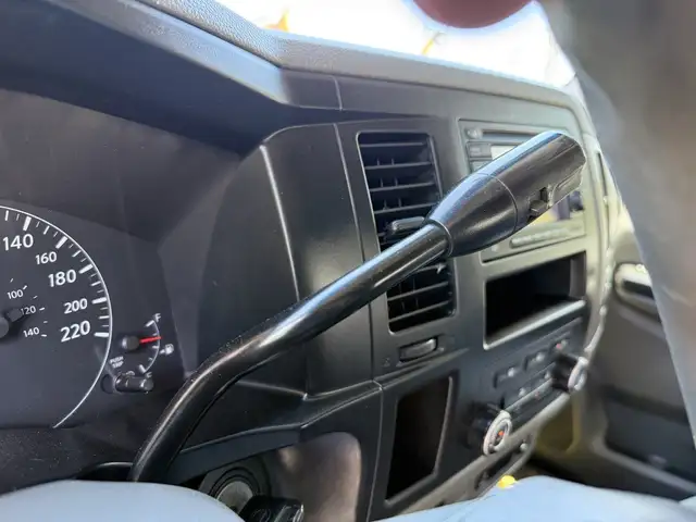 2013 Nissan NV3500 V6 High Roof Service Van - Photo 29
