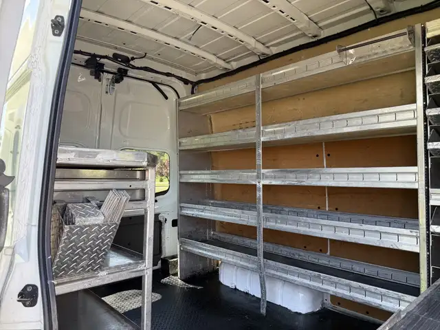 2013 Nissan NV3500 V6 High Roof Service Van - Photo 38