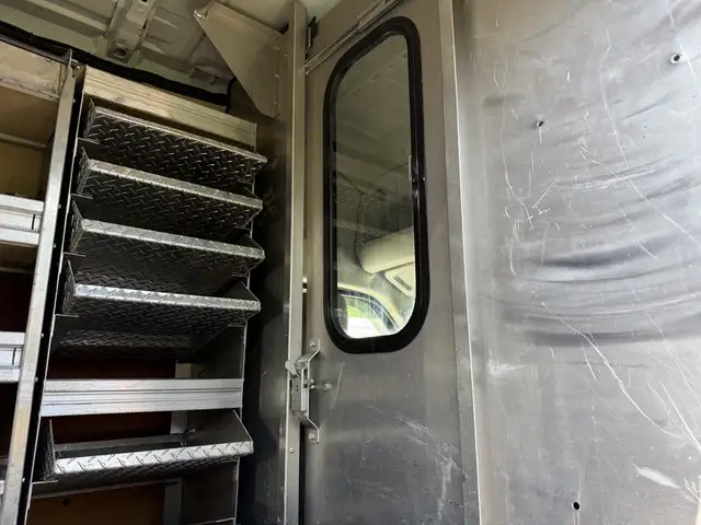 2013 Nissan NV3500 V6 High Roof Service Van - Photo 40