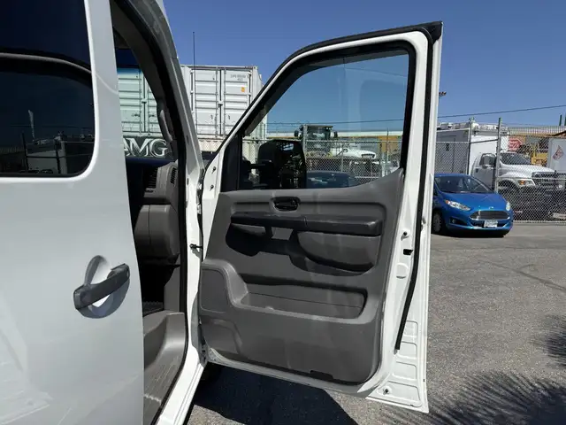 2013 Nissan NV3500 V6 High Roof Service Van - Photo 43