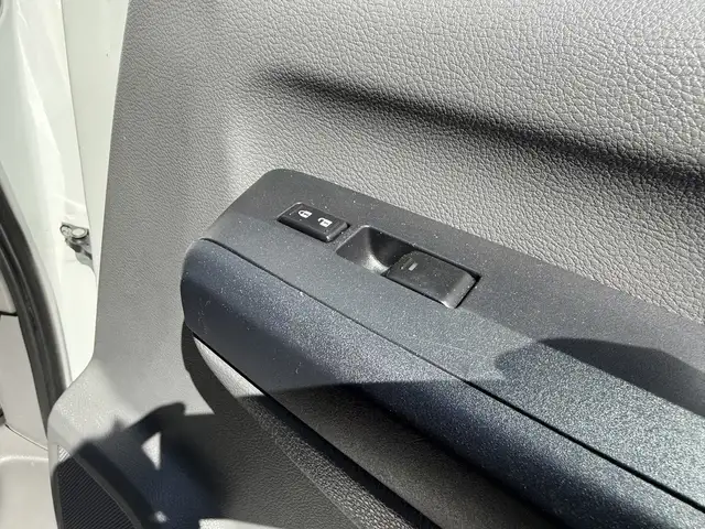 2013 Nissan NV3500 V6 High Roof Service Van - Photo 45