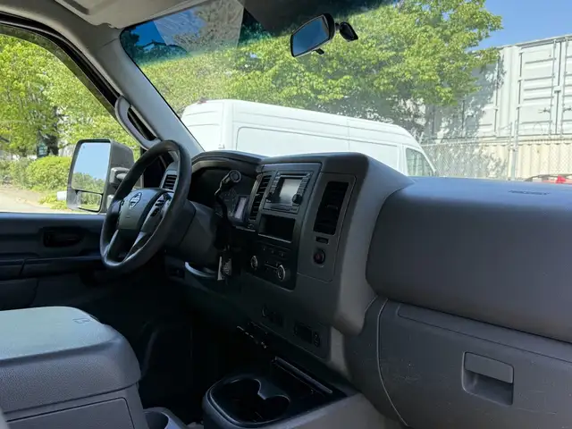 2013 Nissan NV3500 V6 High Roof Service Van - Photo 46