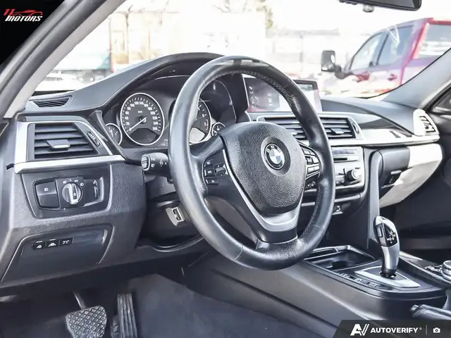 2017 BMW 3-Series 320i xDrive Sedan | NO ACCIDENTS - Photo 13