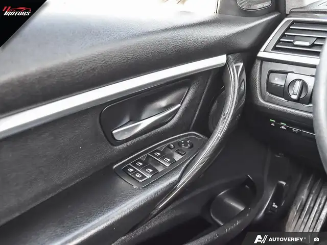 2017 BMW 3-Series 320i xDrive Sedan | NO ACCIDENTS - Photo 17